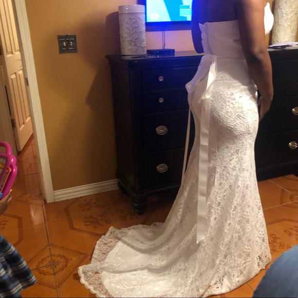 Elegant White Lace Mermaid Wedding Dress - Picture 8 of 8